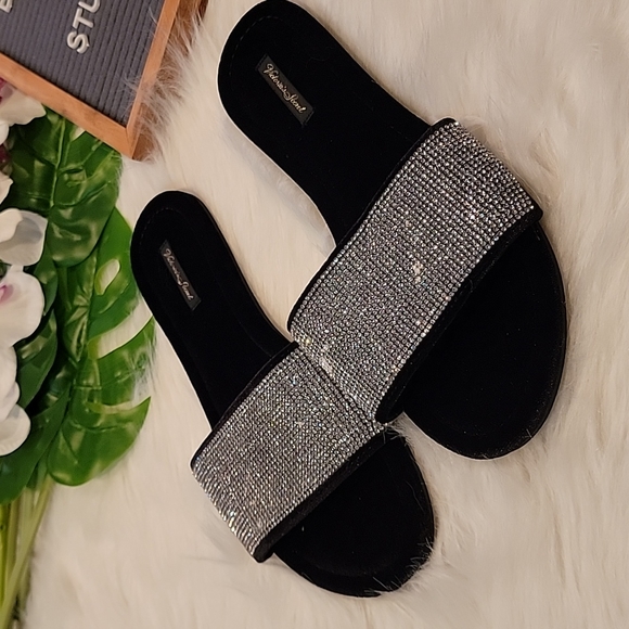 NWT Victoria's Secret Bling Velety Flip Flops Large & "V" Monogramed bag! - Picture 4 of 8